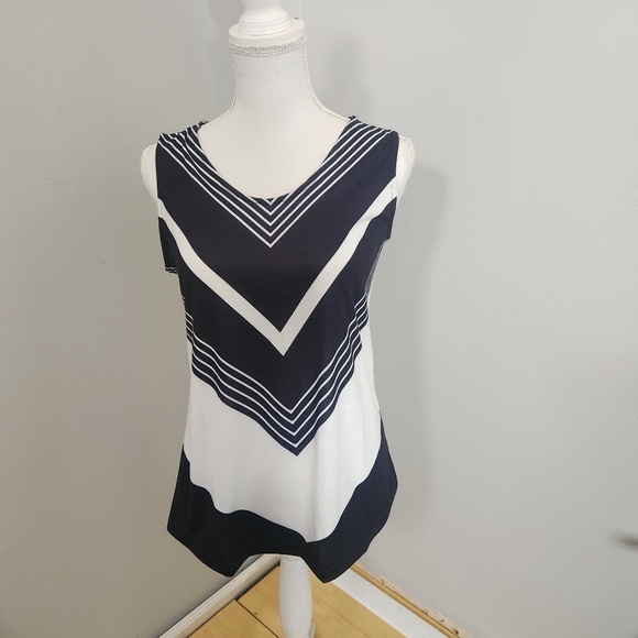 Blue and White Scoop Neck Sleeveless Tank Top - NWT - Picture 2 of 9
